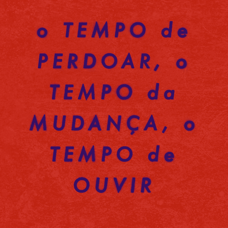 faca espetada em tábua