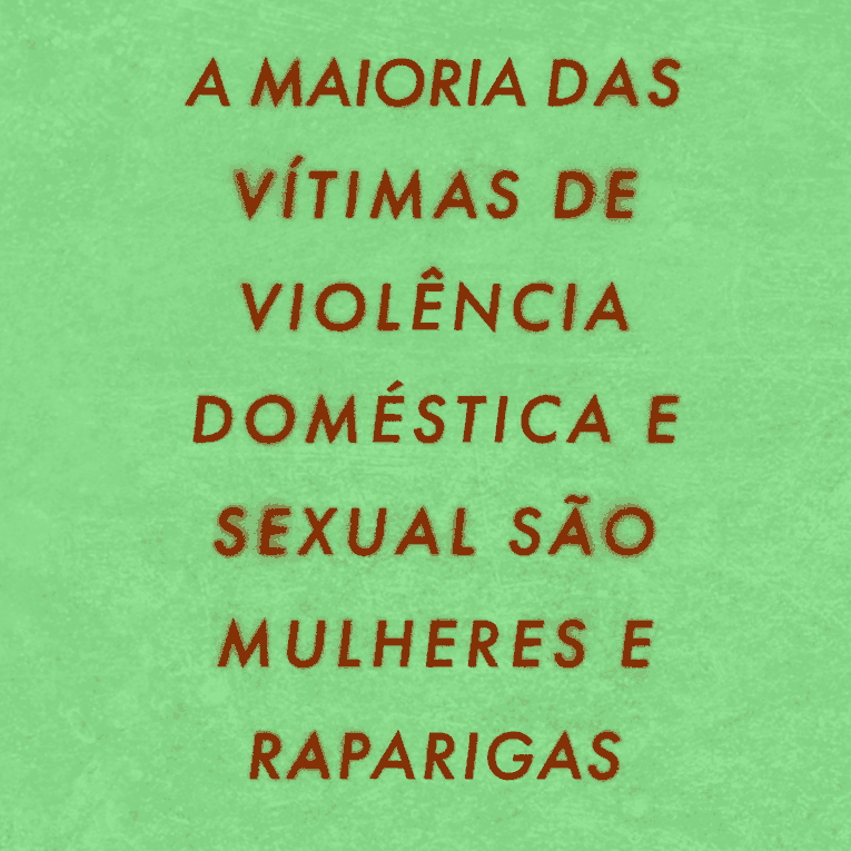 pena dentro de frasco de vidro com tesoura aberta ao lado