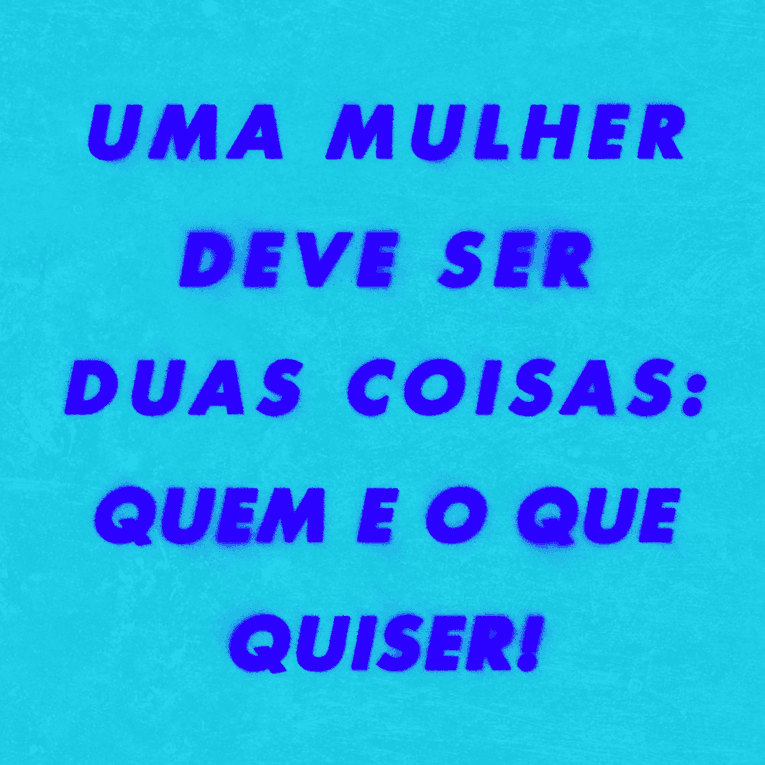 faca dentro de contorno de coração feito em lã