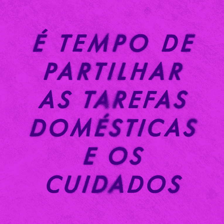 caixa de lenços manchados de tinta