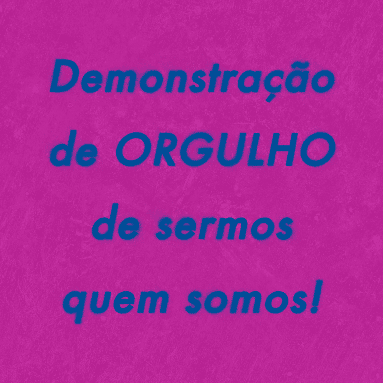 pena dentro de frasco de vidro com tesoura aberta ao lado